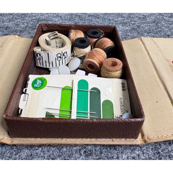 Vintage Belding Corticelli Leather Sewing Kit With Threads Buttons & Needles - Picture 5 of 9